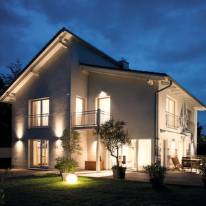 Beleuchtetes Haus